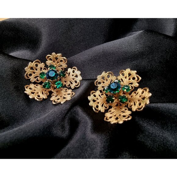 Rare Find Vintage Gold Filigree Clip-On Earrings With Green & Blue Rhinestones - Picture 3 of 4